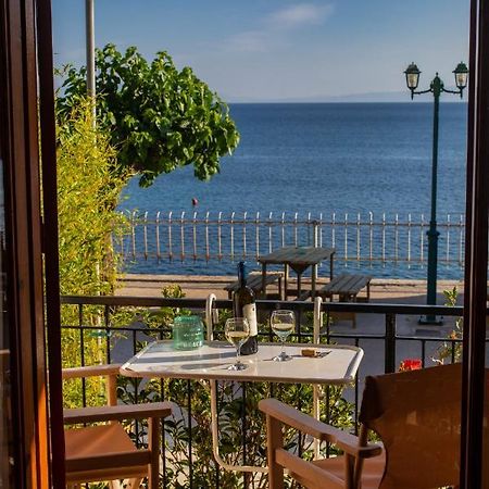 Notos Sea Front Apartment Глоса Екстериор снимка