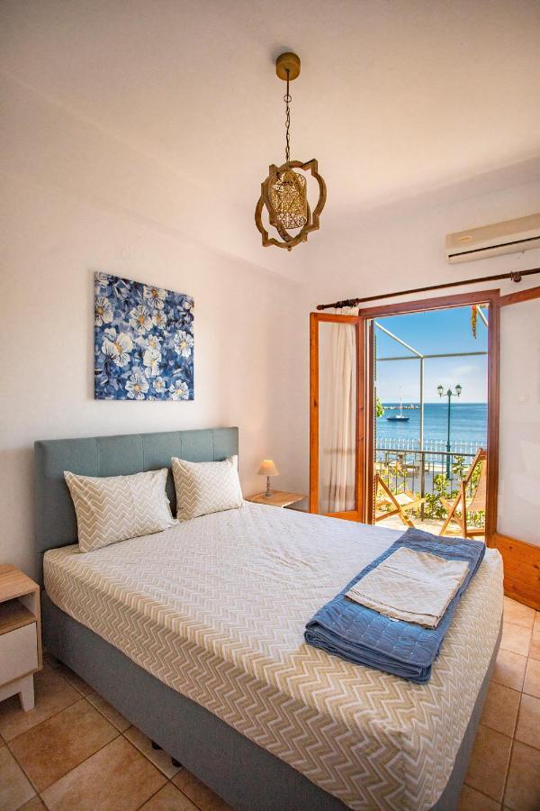 Notos Sea Front Apartment Глоса Екстериор снимка