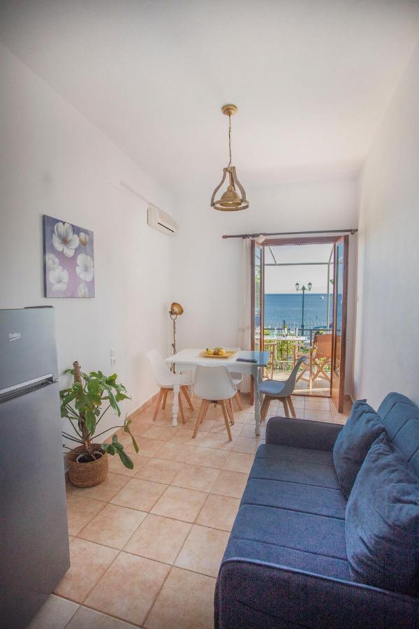 Notos Sea Front Apartment Глоса Екстериор снимка