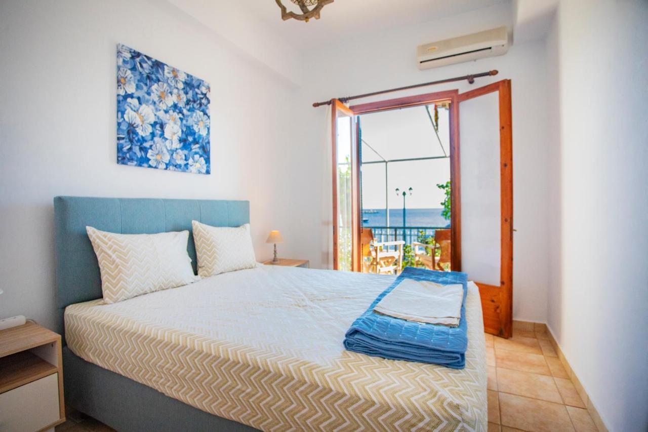 Notos Sea Front Apartment Глоса Екстериор снимка